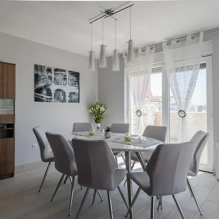 Luna * Privlaka (Zadar)