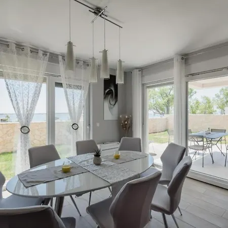 Luna * Privlaka (Zadar)